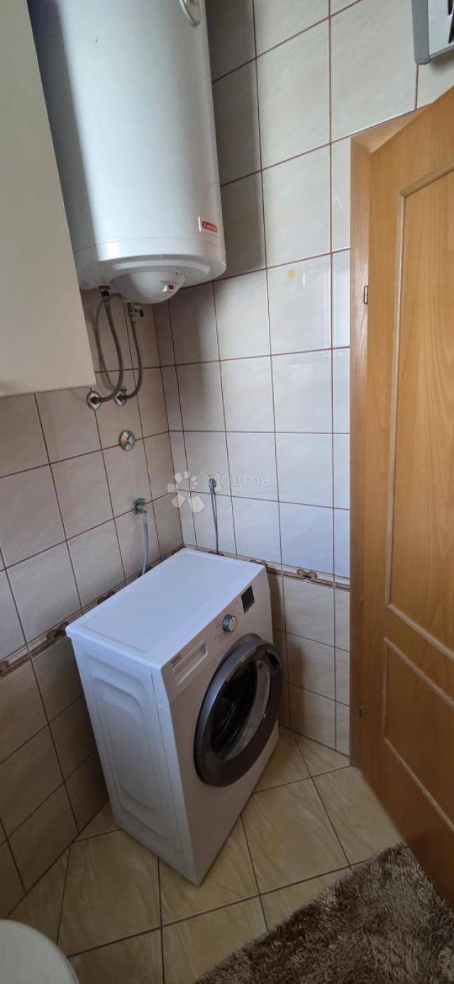 Trosobni stan u Novalji