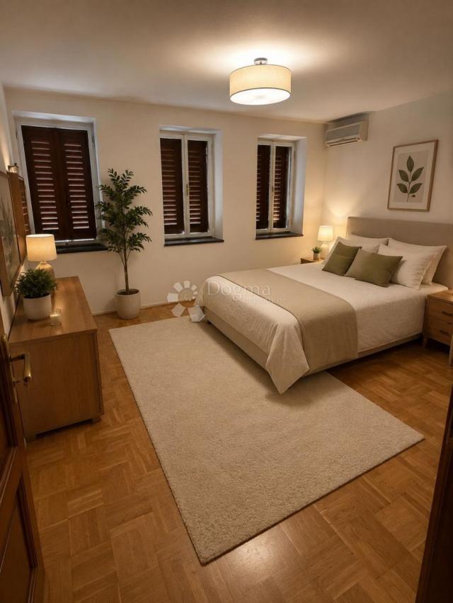 INVESTICIJSKA PRILIKA! 4 STANA - STARA JEZGRA ROVINJA