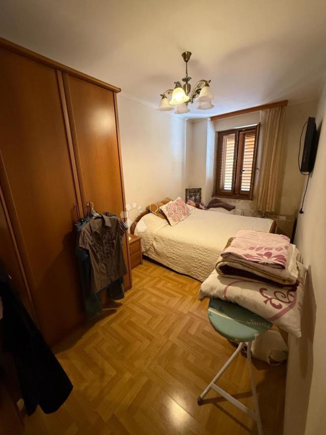 INVESTICIJSKA PRILIKA! 3 STANA - STARA JEZGRA ROVINJA
