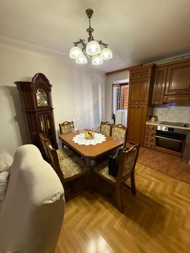 INVESTICIJSKA PRILIKA! 3 STANA - STARA JEZGRA ROVINJA