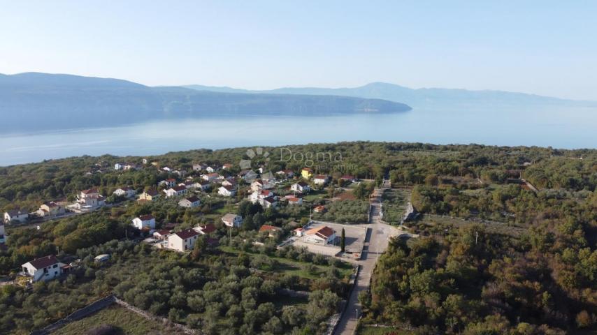 ZEMLJIŠTE - OKOLICA GRADA KRKA - POGLED MORE