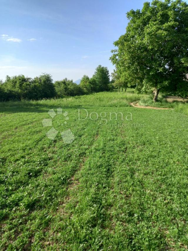 Zemljište u blizini Plitvičkih Jezera