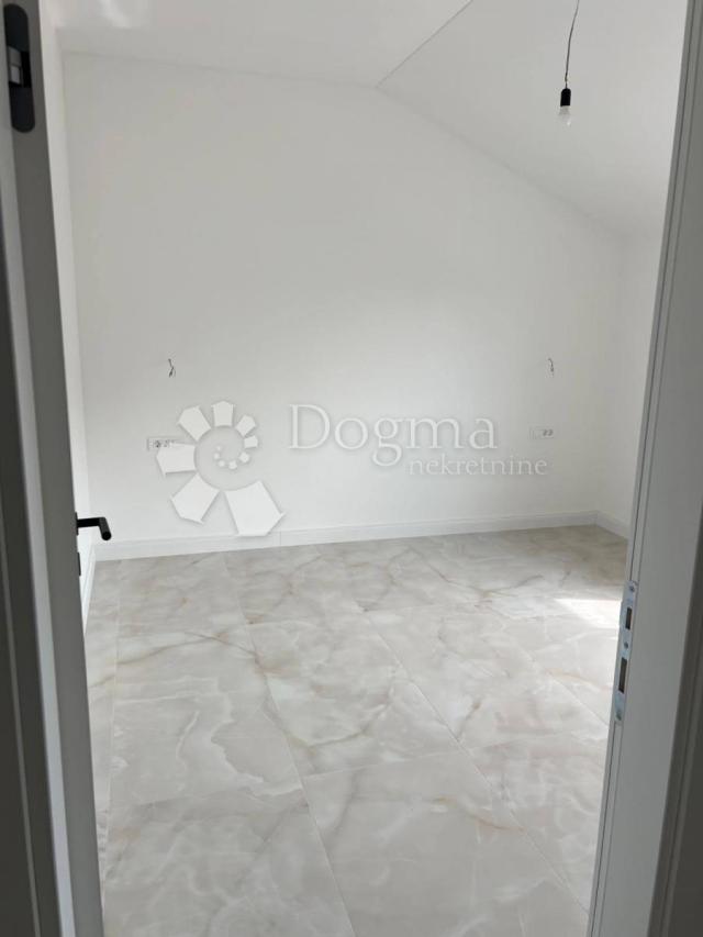 Kuća u kamenu sa bazenom