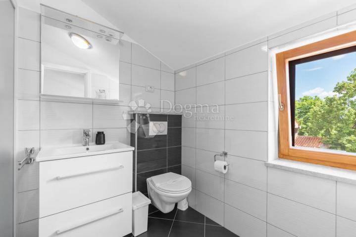 Tri kuće za odmor na 4500 m² okućnice! 