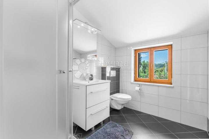 Tri kuće za odmor na 4500 m² okućnice! 