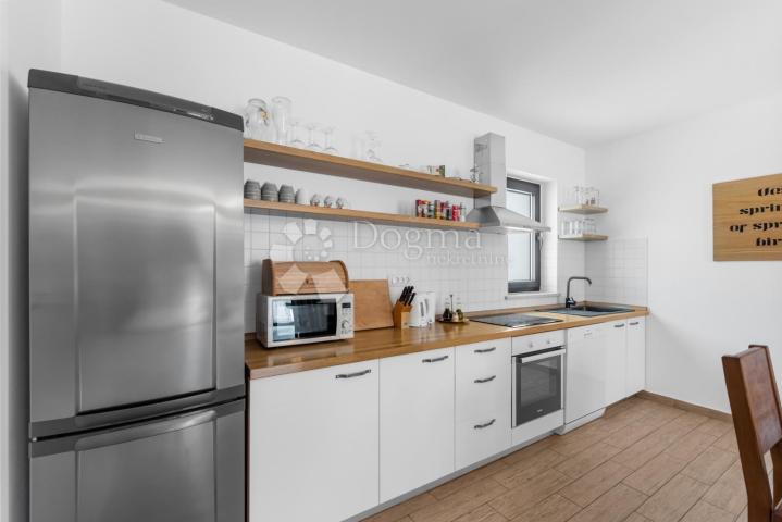 Tri kuće za odmor na 4500 m² okućnice! 