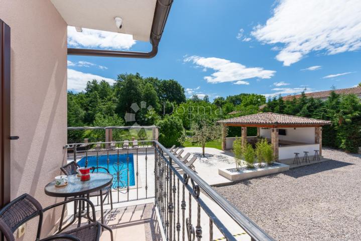 Tri kuće za odmor na 4500 m² okućnice! 