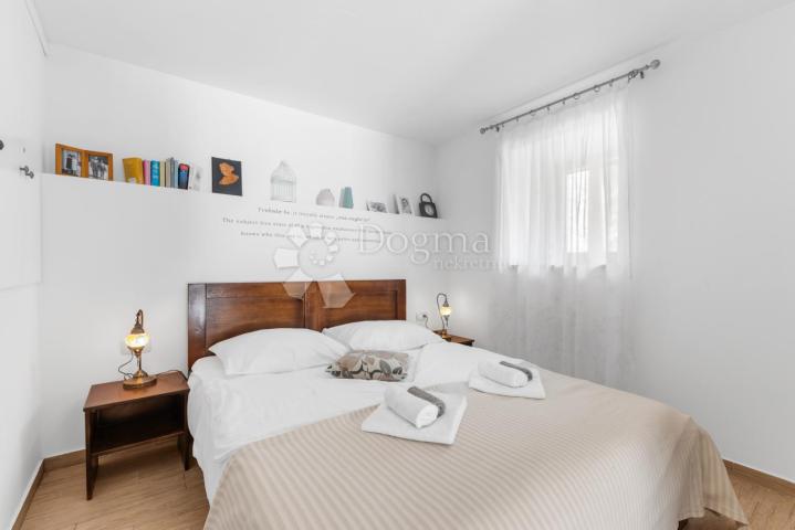 Tri kuće za odmor na 4500 m² okućnice! 