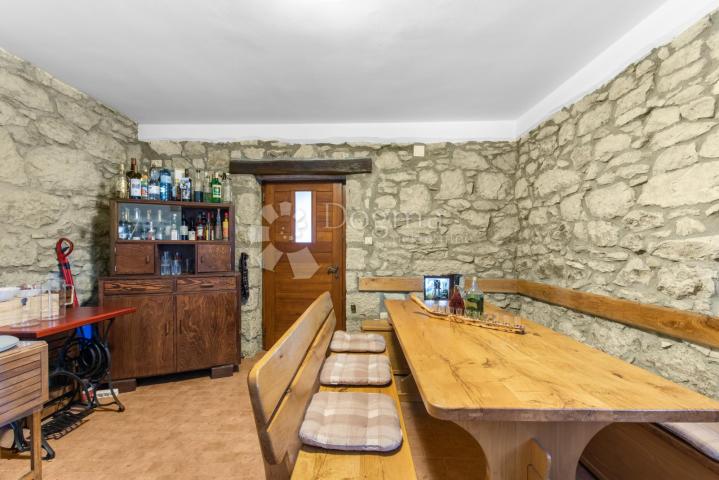Tri kuće za odmor na 4500 m² okućnice! 