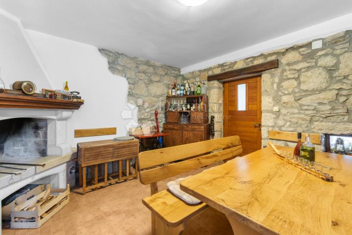 Tri kuće za odmor na 4500 m² okućnice! 