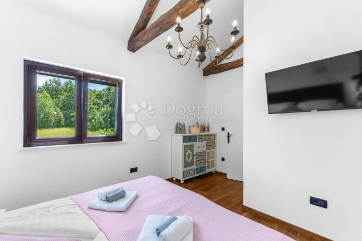 Tri kuće za odmor na 4500 m² okućnice! 
