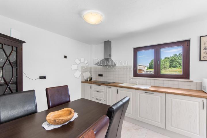 Tri kuće za odmor na 4500 m² okućnice! 