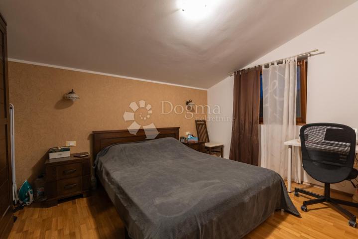 Tri kuće za odmor na 4500 m² okućnice! 