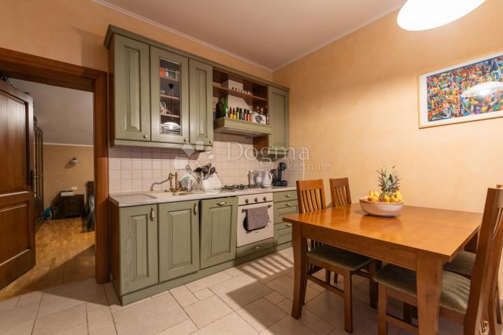 Tri kuće za odmor na 4500 m² okućnice! 