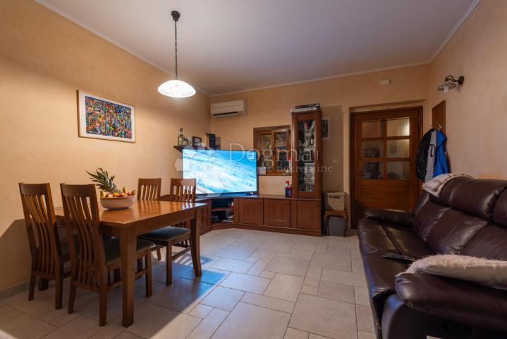 Tri kuće za odmor na 4500 m² okućnice! 