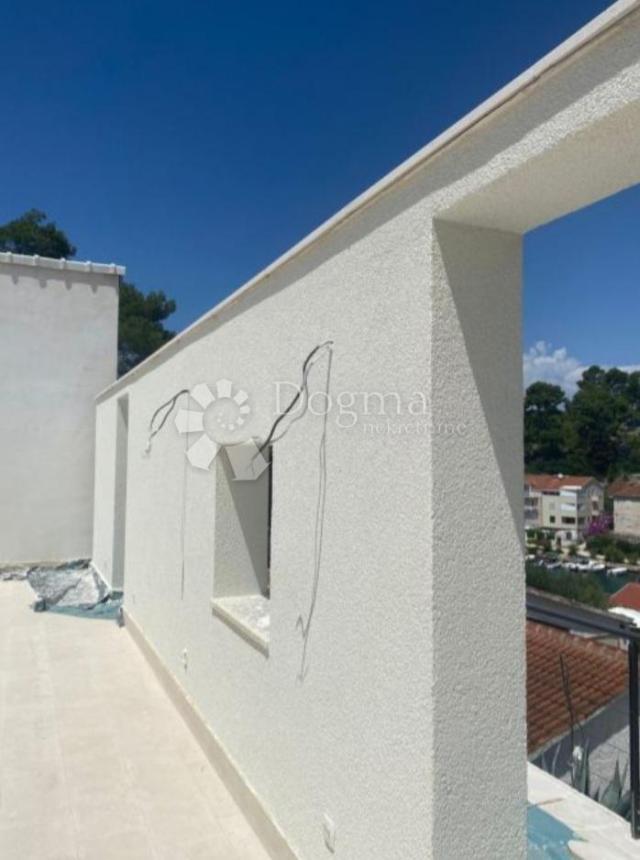 Drugačija vila s bazenom, Brač, Bobovišća