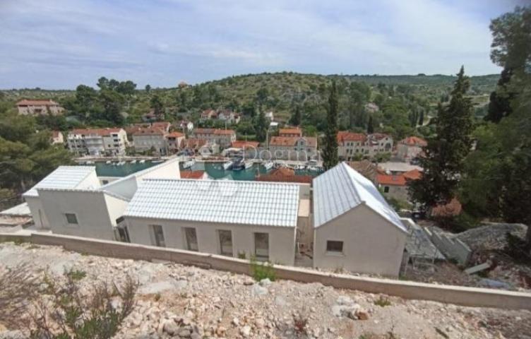 Drugačija vila s bazenom, Brač, Bobovišća