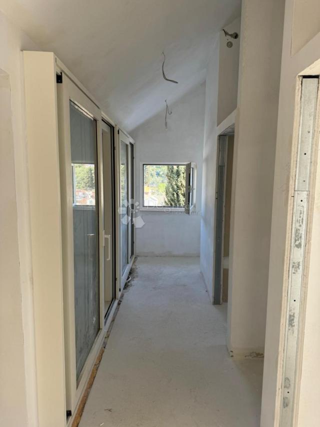 Drugačija vila s bazenom, Brač, Bobovišća