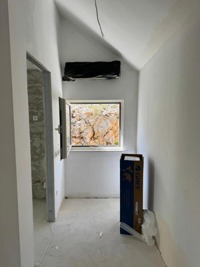 Drugačija vila s bazenom, Brač, Bobovišća