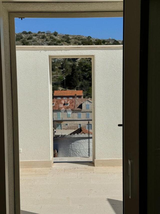 Drugačija vila s bazenom, Brač, Bobovišća