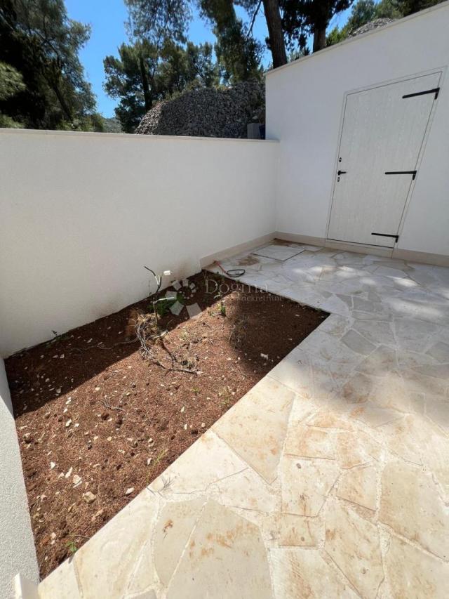 Drugačija vila s bazenom, Brač, Bobovišća
