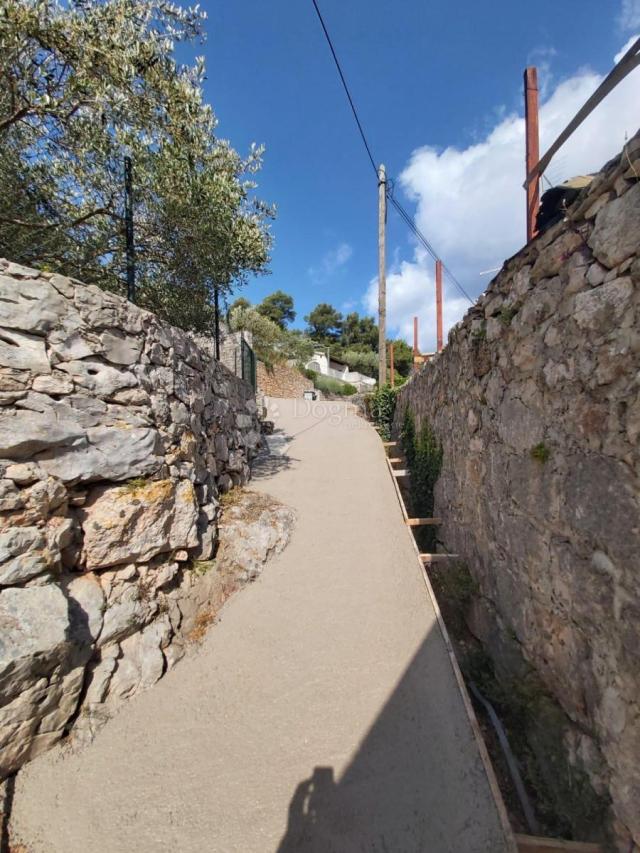 Drugačija vila s bazenom, Brač, Bobovišća