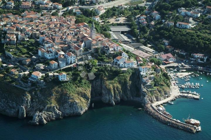 VRBNIK - GRAĐEVINSKO ZEMLJIŠTE S OTVORENIM POGLEDOM NA MORE