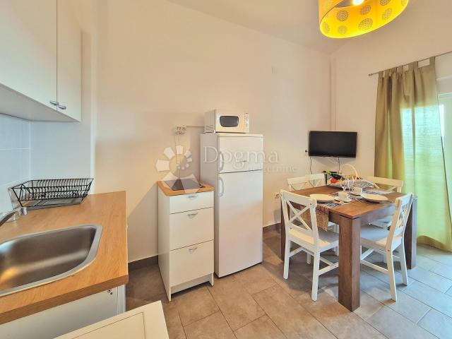 Kuća s 8 apartmana spremna za turistički najam