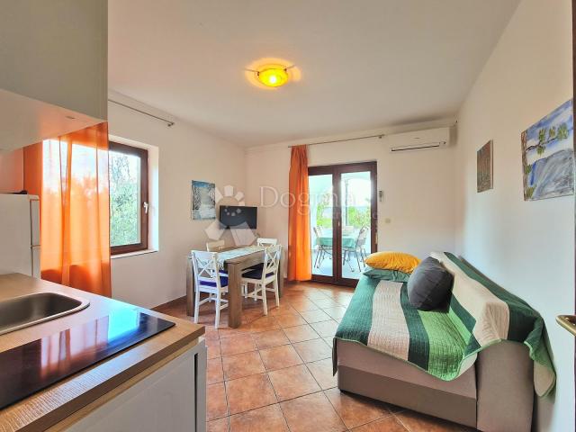 Kuća s 8 apartmana spremna za turistički najam
