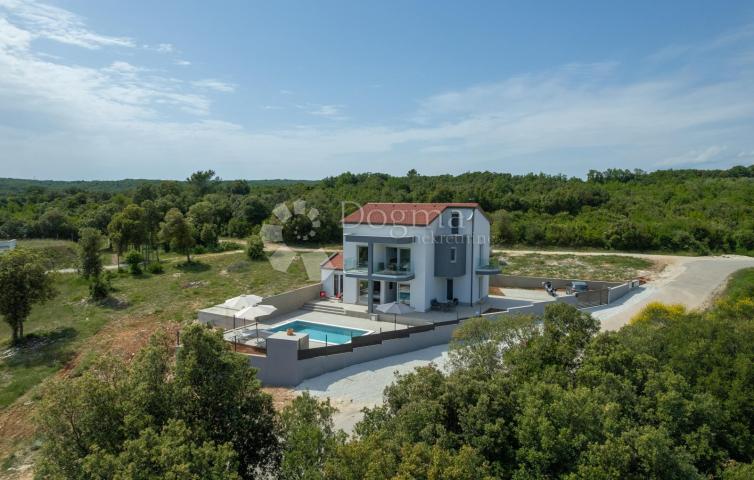 DUGA UVALA LUKSUZNA VILA NA KORAK OD MORA