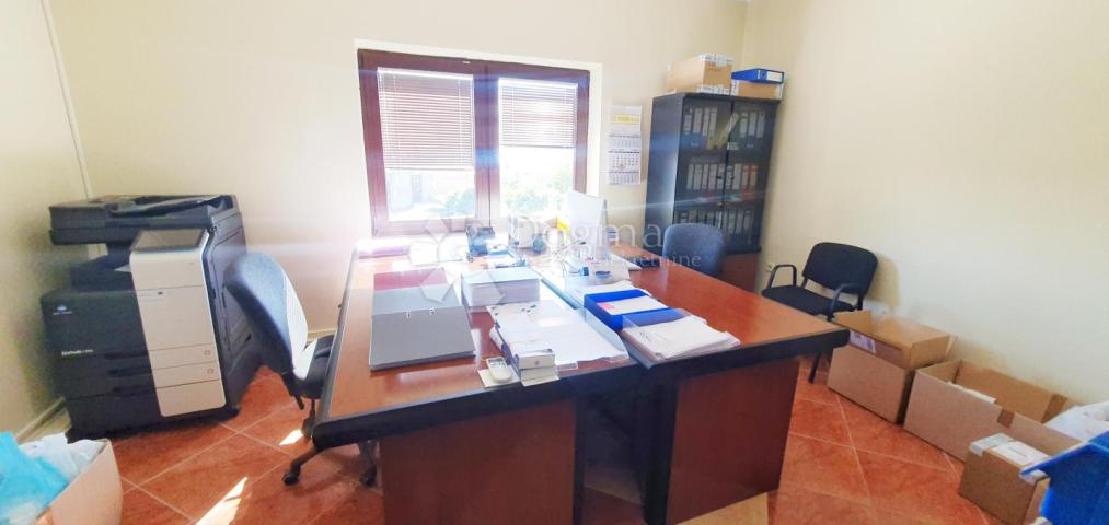 ZAMET, KUĆA SA PUNO MOGUĆNOSTI