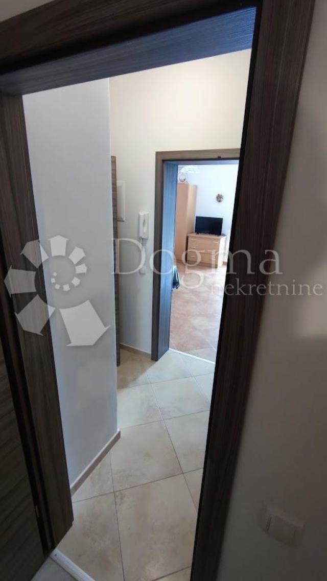 DVA STANA NA ODLIČNOJ LOKACIJI