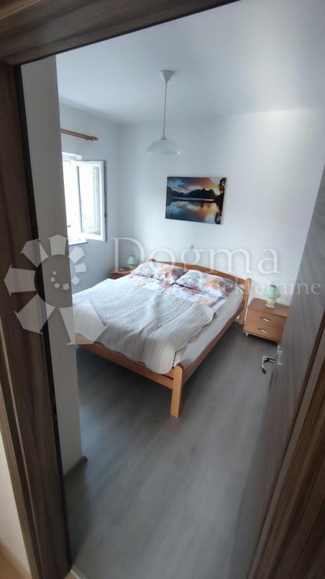 DVA STANA NA ODLIČNOJ LOKACIJI