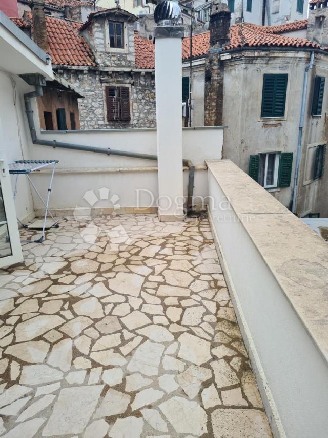 ŠIBENIK CENTAR - kamena kuća blizu rive