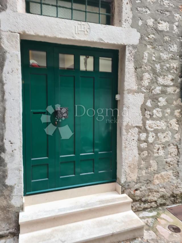ŠIBENIK CENTAR - kamena kuća blizu rive