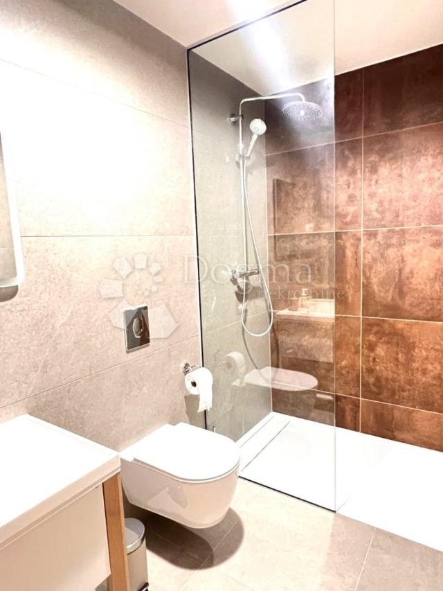 MODERAN STAN NA PRESTIŽNOJ LOKACIJI, POGLED MORE!