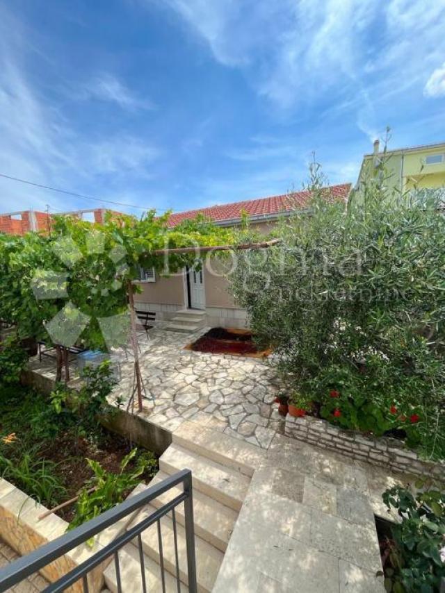 KUĆA NA ŠOLTI  100M OD MORA 