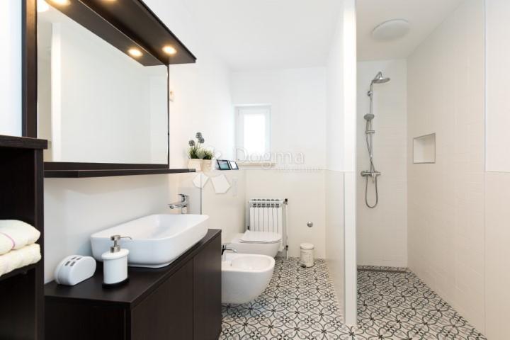 Flat Uvala Scott, Kraljevica, 110m2