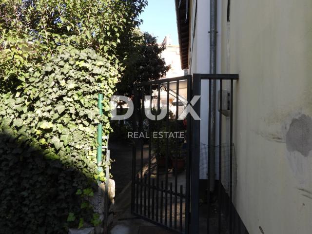 OPATIJA, CENTAR - DVA STANA 96 m2 + POMOĆNA ZGRADA U DVORIŠTU!!! PRILIKA!!!