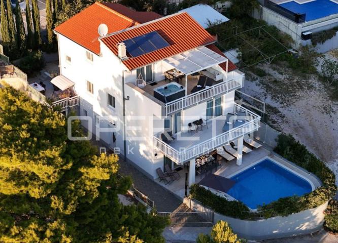 Luksuzna vila s bazenom 50 m od mora i pogledom na otoke