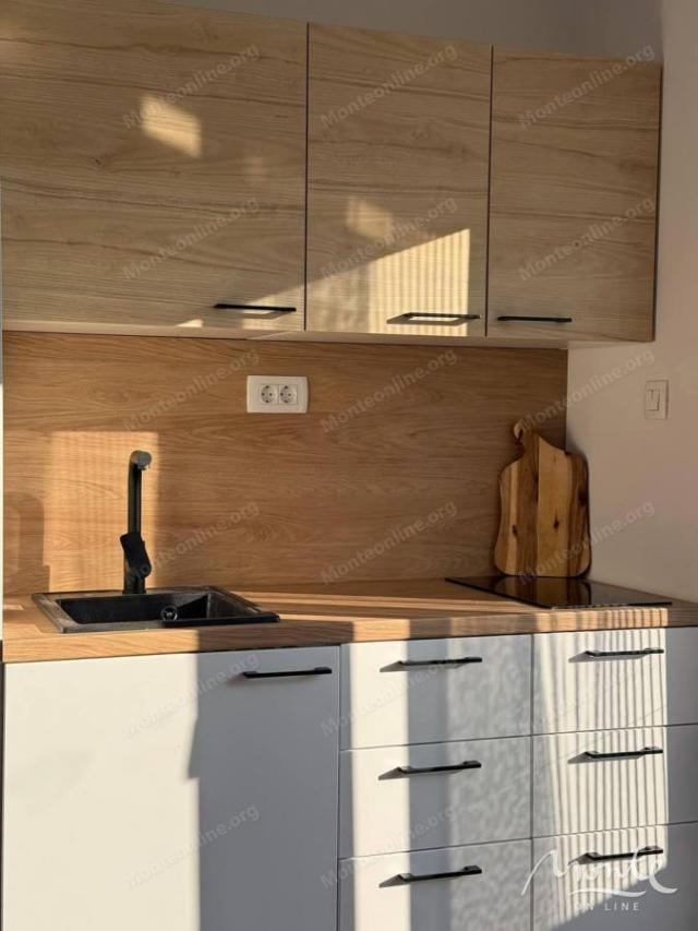 Elegantni studio s pogledom na more u Tivtu