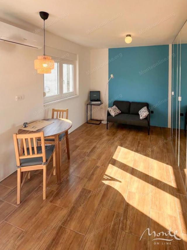 Elegantni studio s pogledom na more u Tivtu