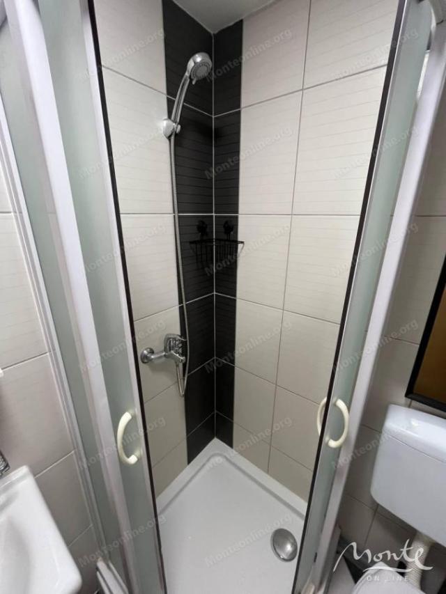 Elegantni studio s pogledom na more u Tivtu