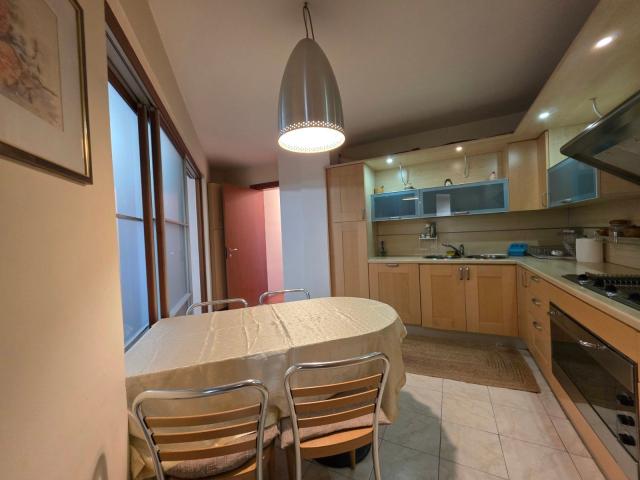 Prodaja luksuznog četvorosobnog namještenog duplex stana 281m² sa četiri terase – Preko Morače, Podg