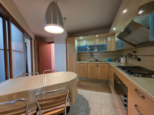 Prodaja luksuznog četvorosobnog namještenog duplex stana 281m² sa četiri terase – Preko Morače, Podg