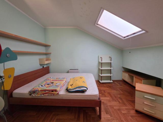 Prodaja luksuznog četvorosobnog namještenog duplex stana 281m² sa četiri terase – Preko Morače, Podg