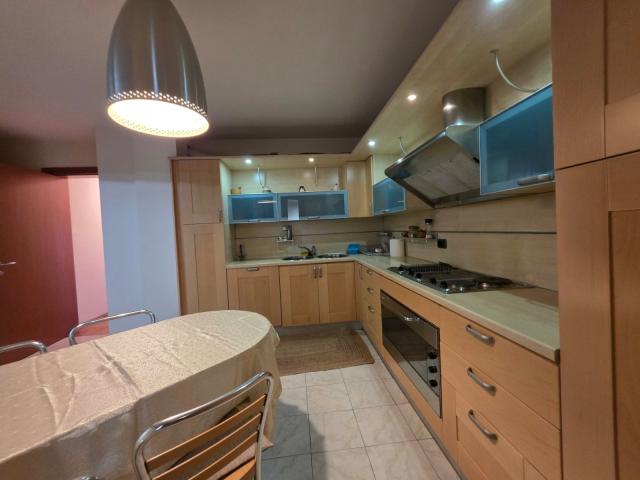 Prodaja luksuznog četvorosobnog namještenog duplex stana 281m² sa četiri terase – Preko Morače, Podg