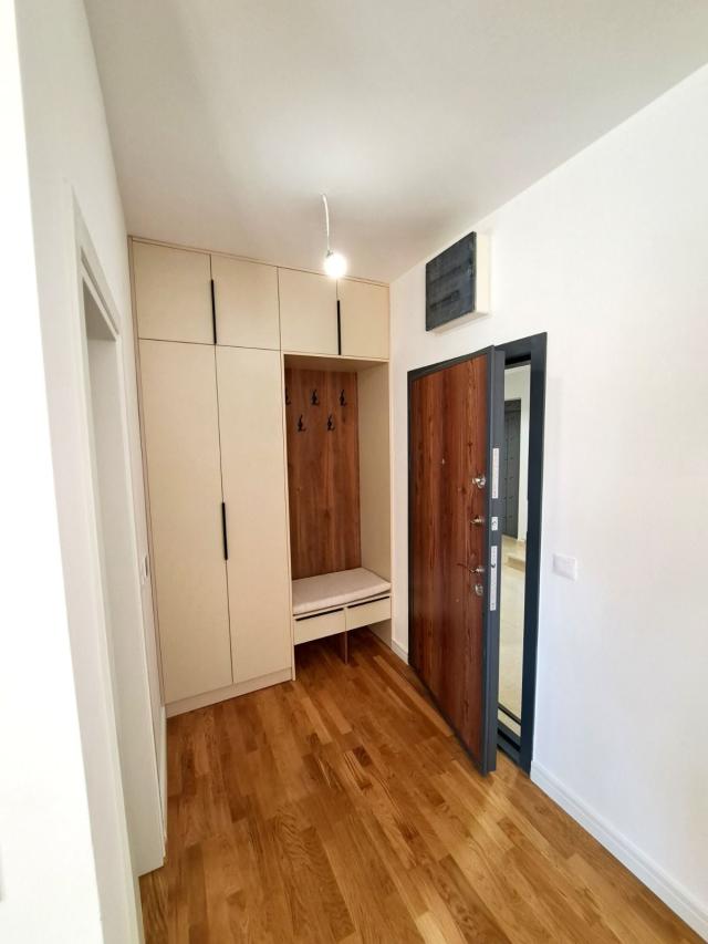 Prodaja namestenog jednosobnog stana sa pogledom na more (55.52 + terasa 23.550 u modernom kompleksu