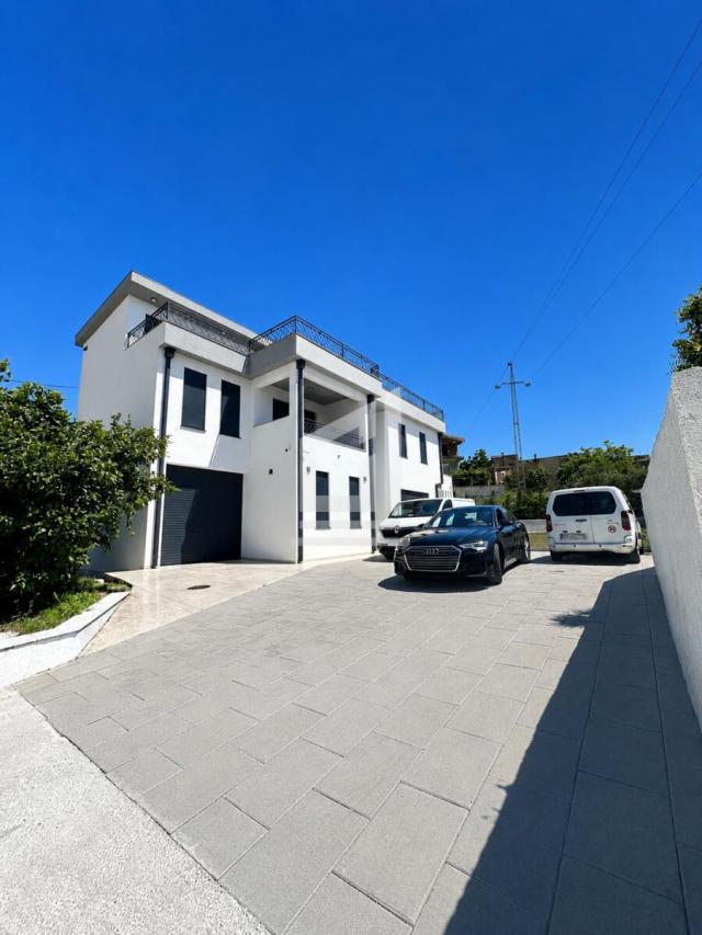 Bar, luksuzna kuća