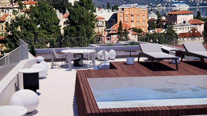 Luksuzni penthouse u srcu Opatije – bazen na krovu i očaravajući pogled na more